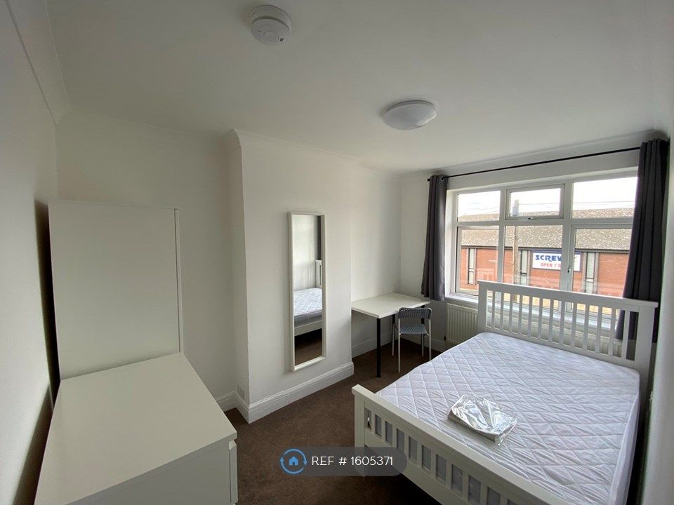 3 bed semidetached house to rent in Greenstead Road, Colchester CO1