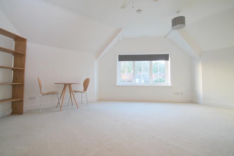 Studio to rent in Harestone Valley Road, Caterham CR3 Zoopla