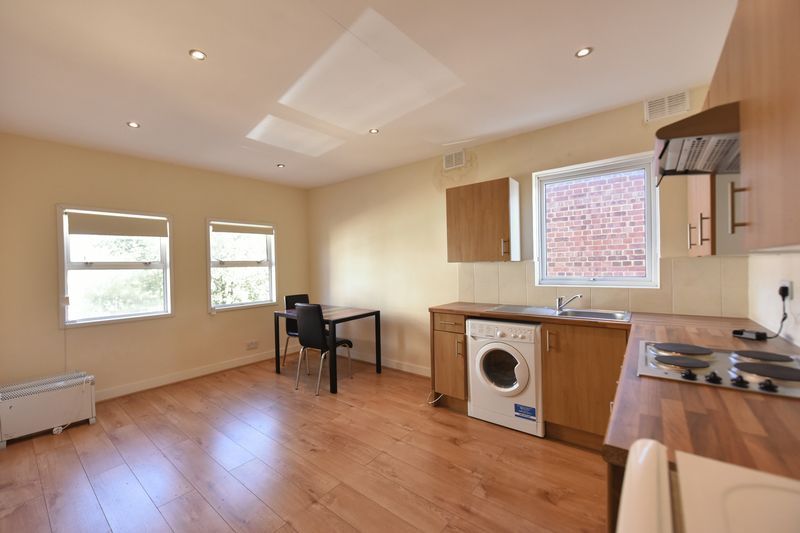 1 bed flat to rent in The Boulevard, Balham High Road, Balham SW17 Zoopla