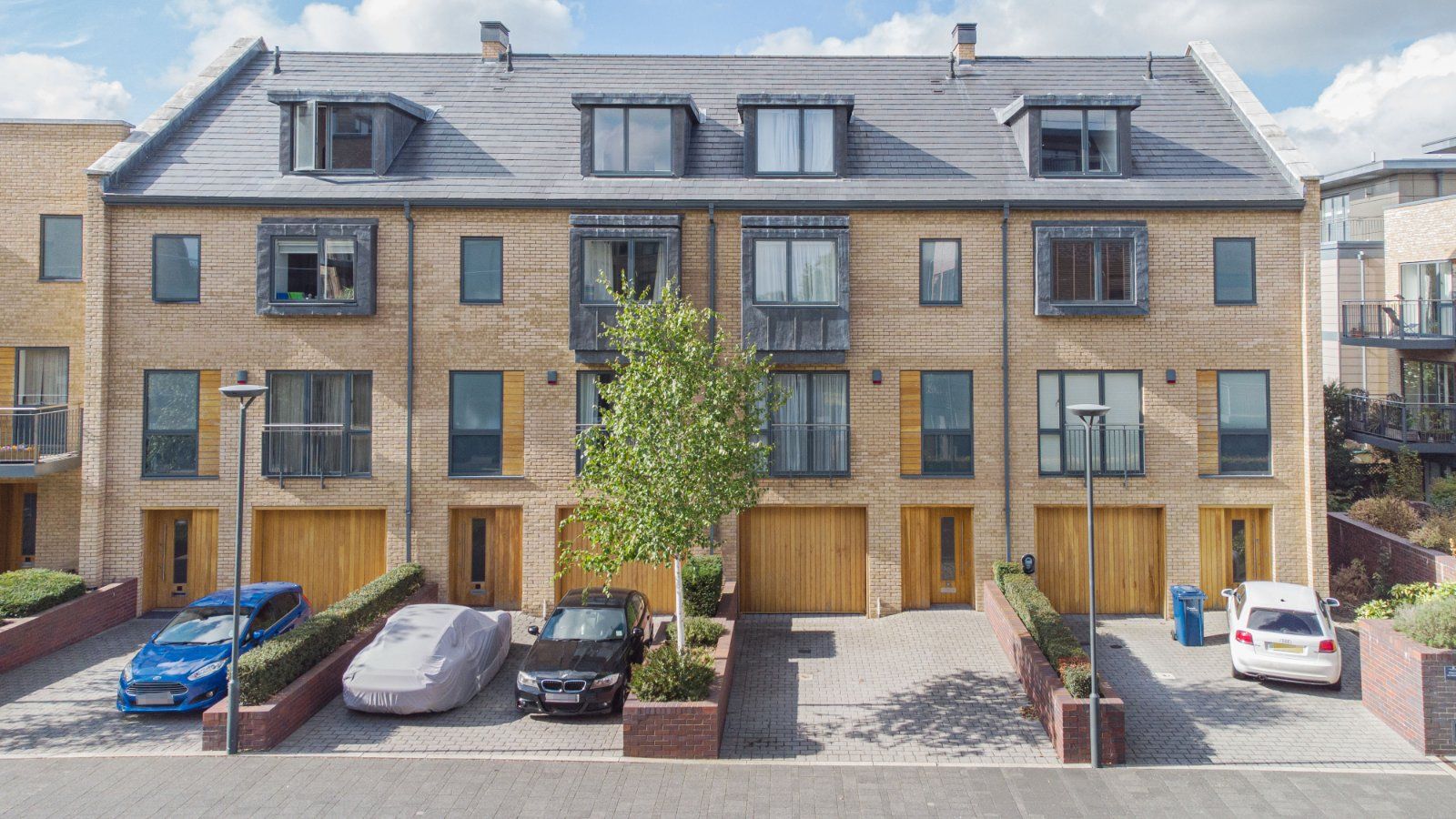 5 bed terraced house for sale in Kingsley Walk, Cambridge