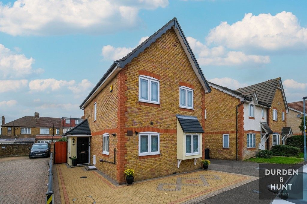 3 bed detached house for sale in Bexley Gardens, Chadwell Heath RM6