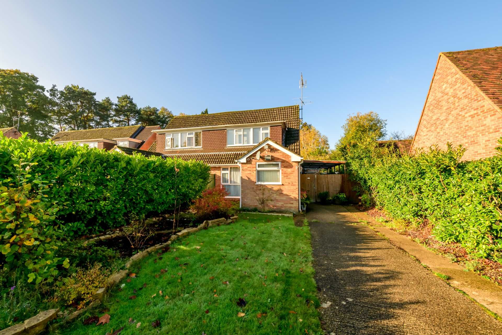 3 bed semidetached house for sale in Foxcote, Finchampstead RG40 Zoopla