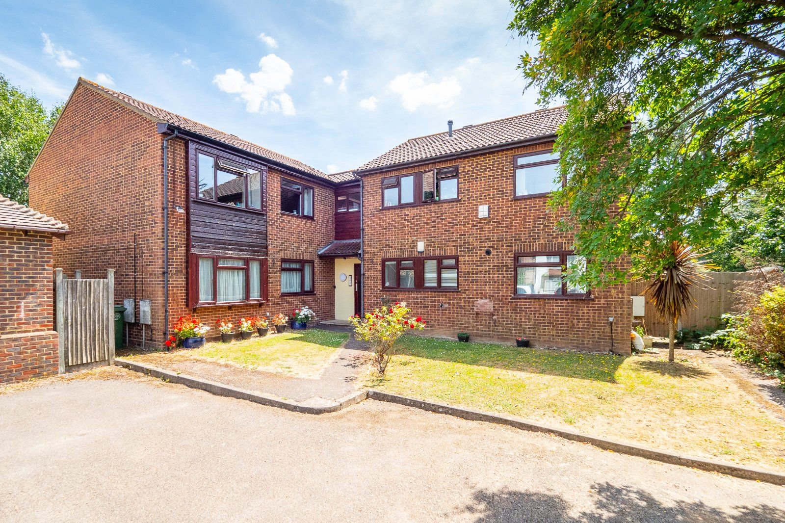 2 bed flat for sale in Alexander Lodge, 97A Gander Green Lane, Sutton