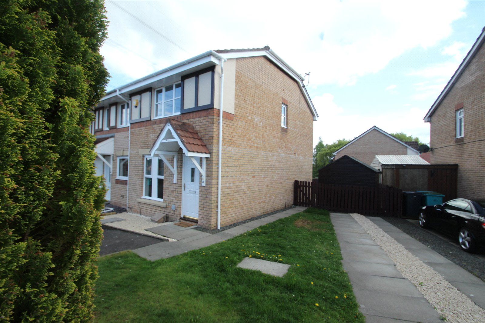 3 bed end terrace house for sale in Wellesley Crescent, Cumbernauld