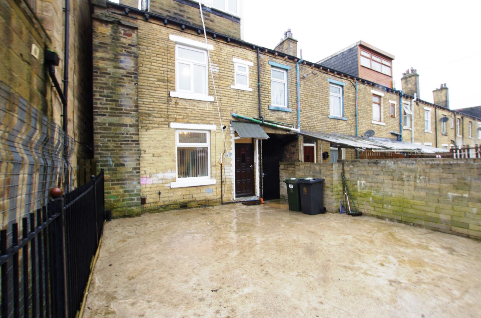 3 bed terraced house to rent in Tile Street, Manningham, Bradford BD8