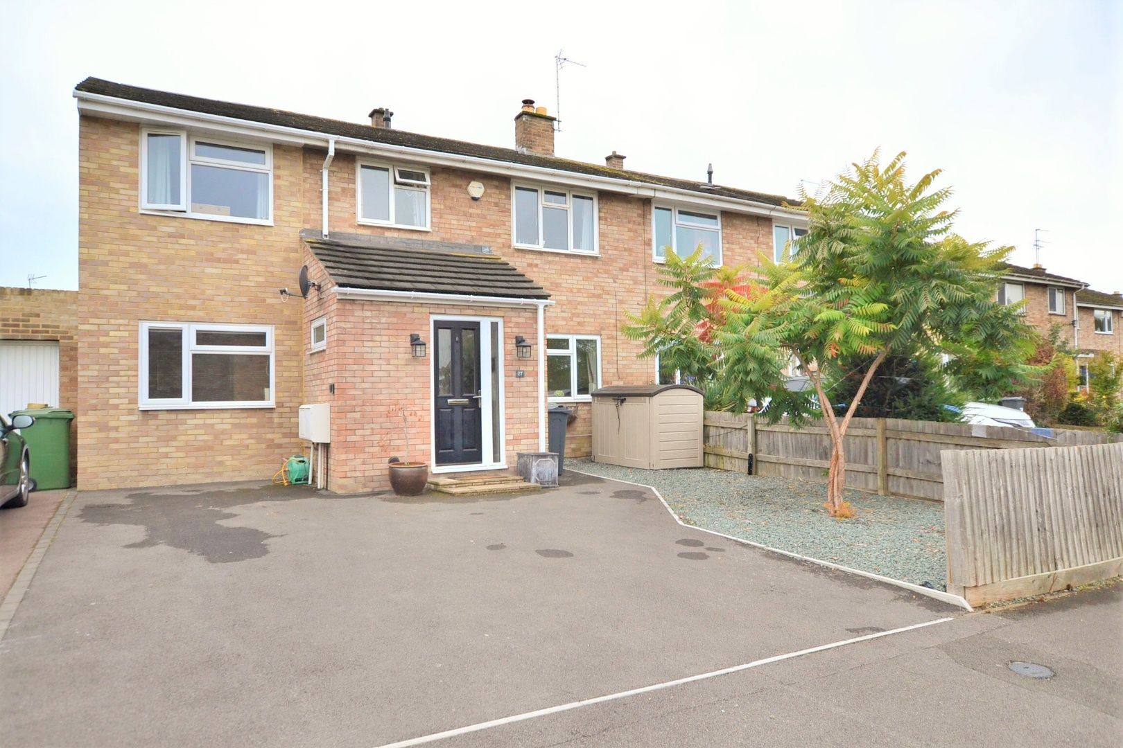 4 bed semidetached house for sale in Woodland Green, Upton St
