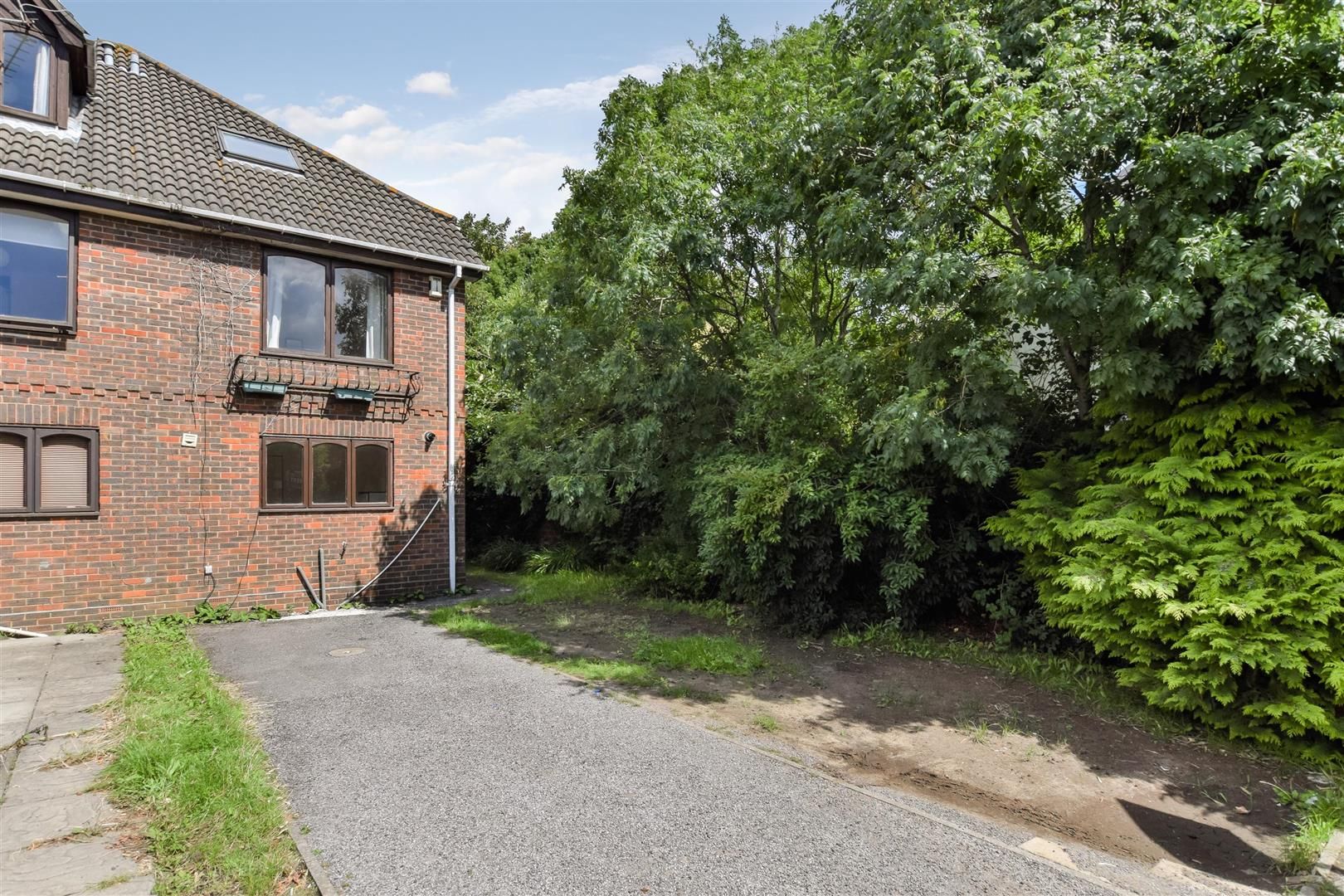 3 bed semidetached house for sale in Berkeley Close, Shirley