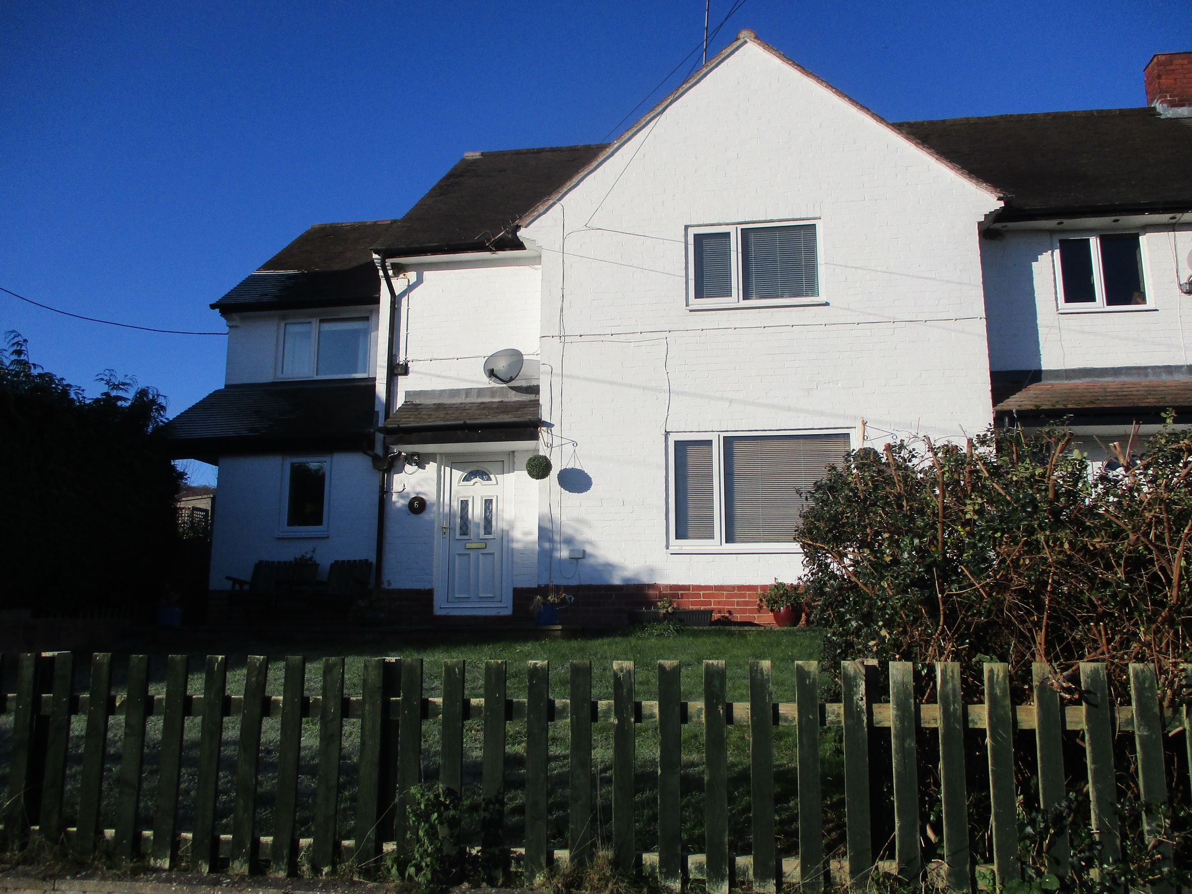 4 bed terraced house to rent in Abbey Close, Pool Quay, Welshpool SY21
