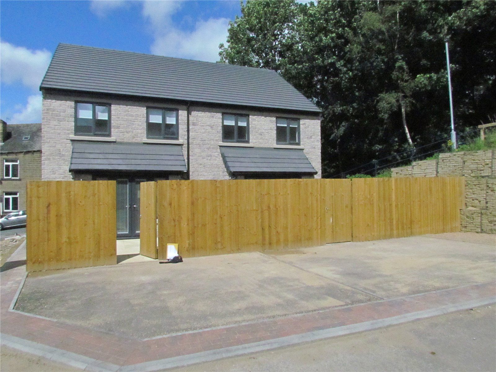 3 bed semidetached house for sale in Stanley Street, Bingley, West