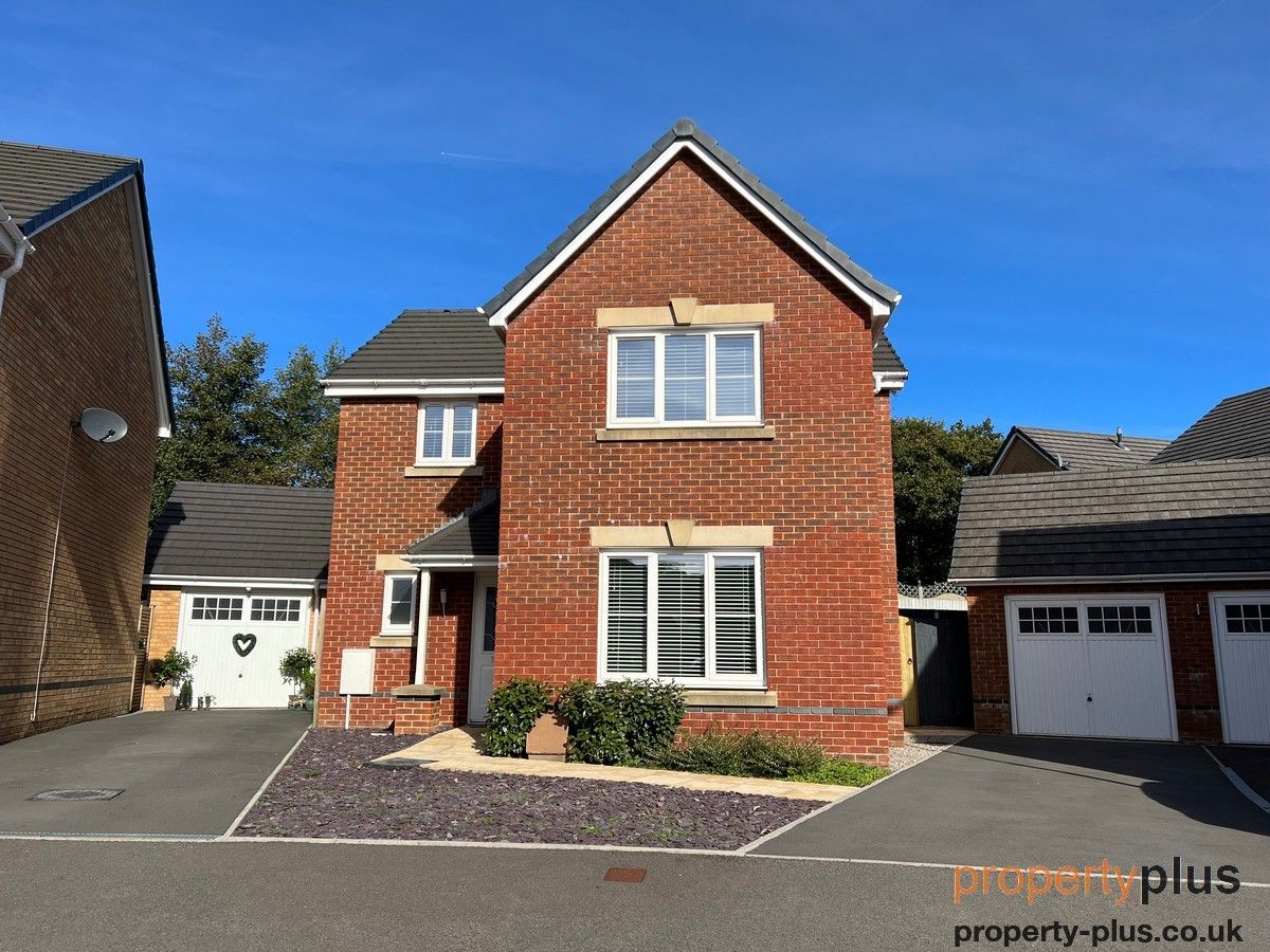 4 bed detached house for sale in Worcester Court Tonyrefail