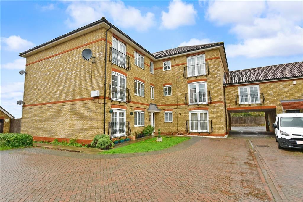 2 bed flat for sale in Cavendish Gardens, Aveley, South Ockendon, Essex