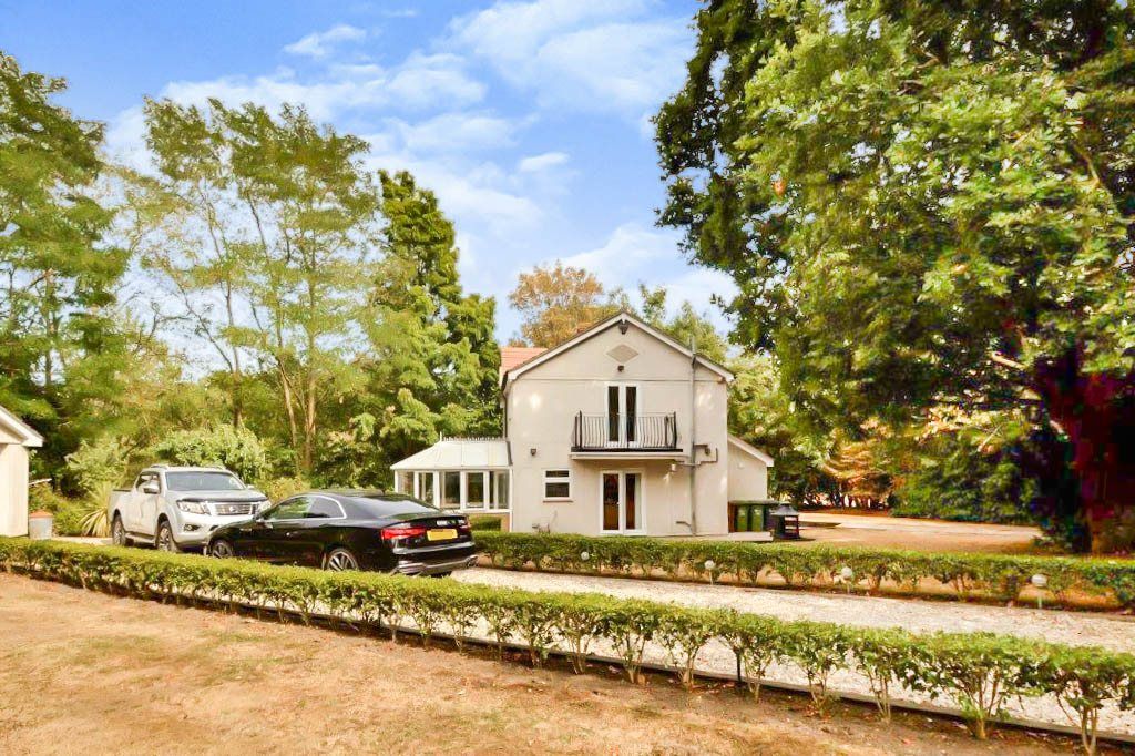 4 bed detached house for sale in Rainham Road North, Dagenham RM10 Zoopla