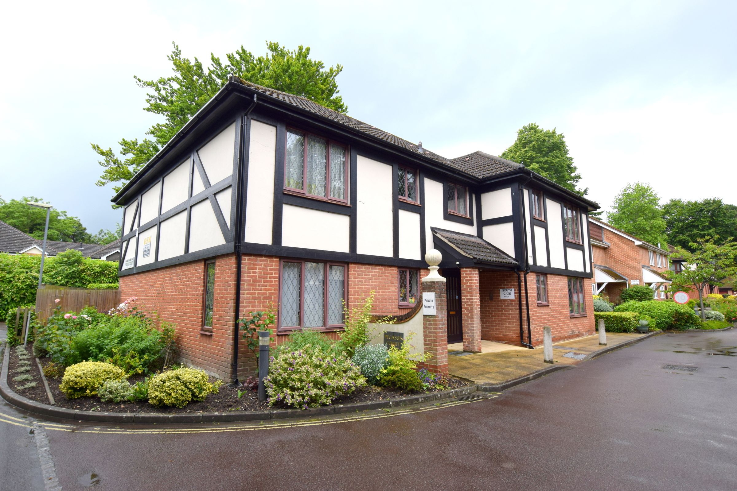 2 bed flat for sale in Pegasus Court, Fleet GU51 Zoopla