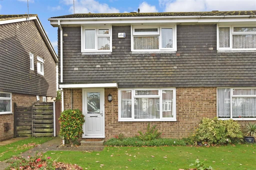4 bed semidetached house for sale in Beaumont Park, Littlehampton