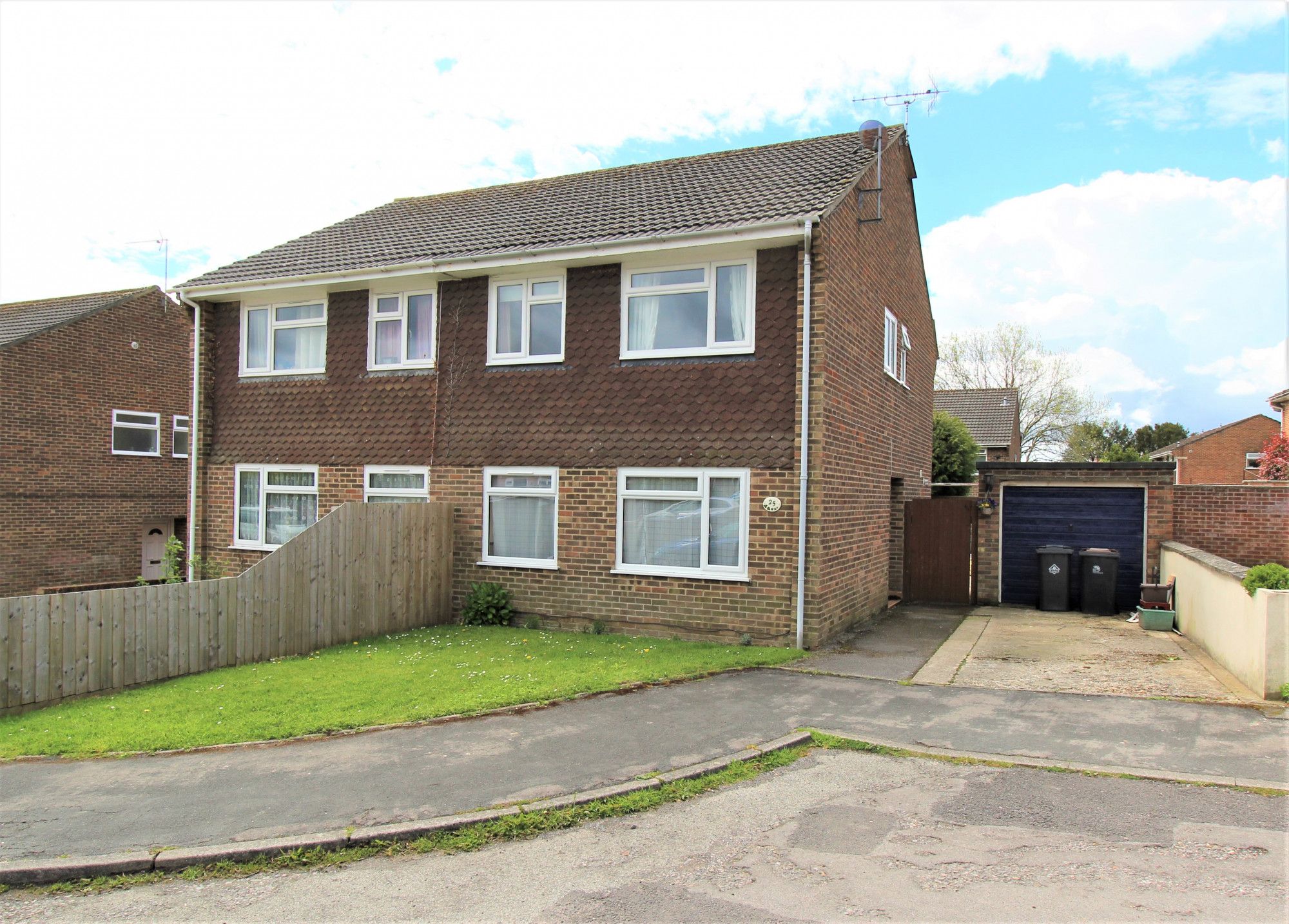 3 bed semidetached house for sale in Hannams Close, Lytchett Matravers