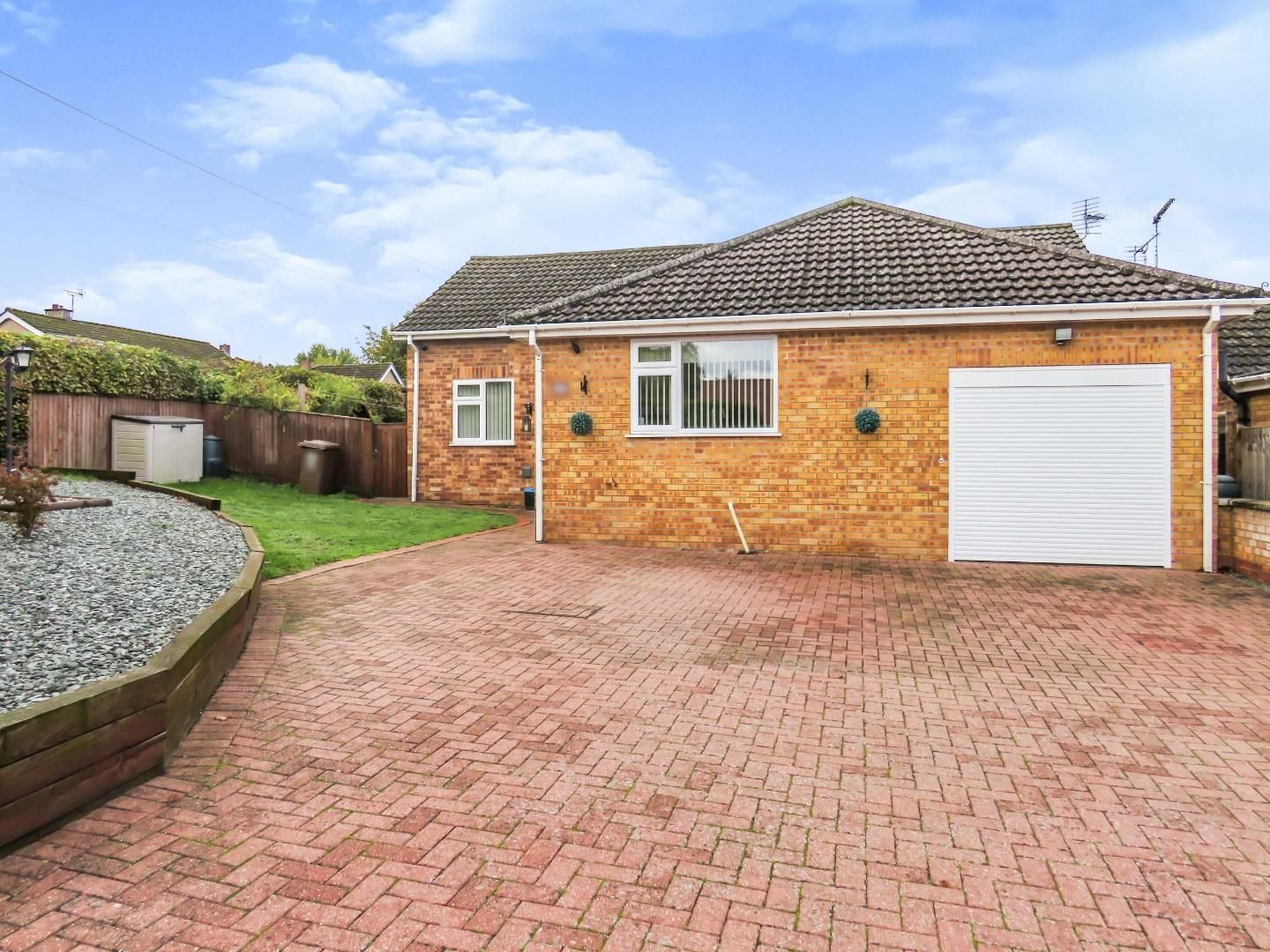 3 bed detached bungalow for sale in Bracken Rise, Brandon IP27 Zoopla