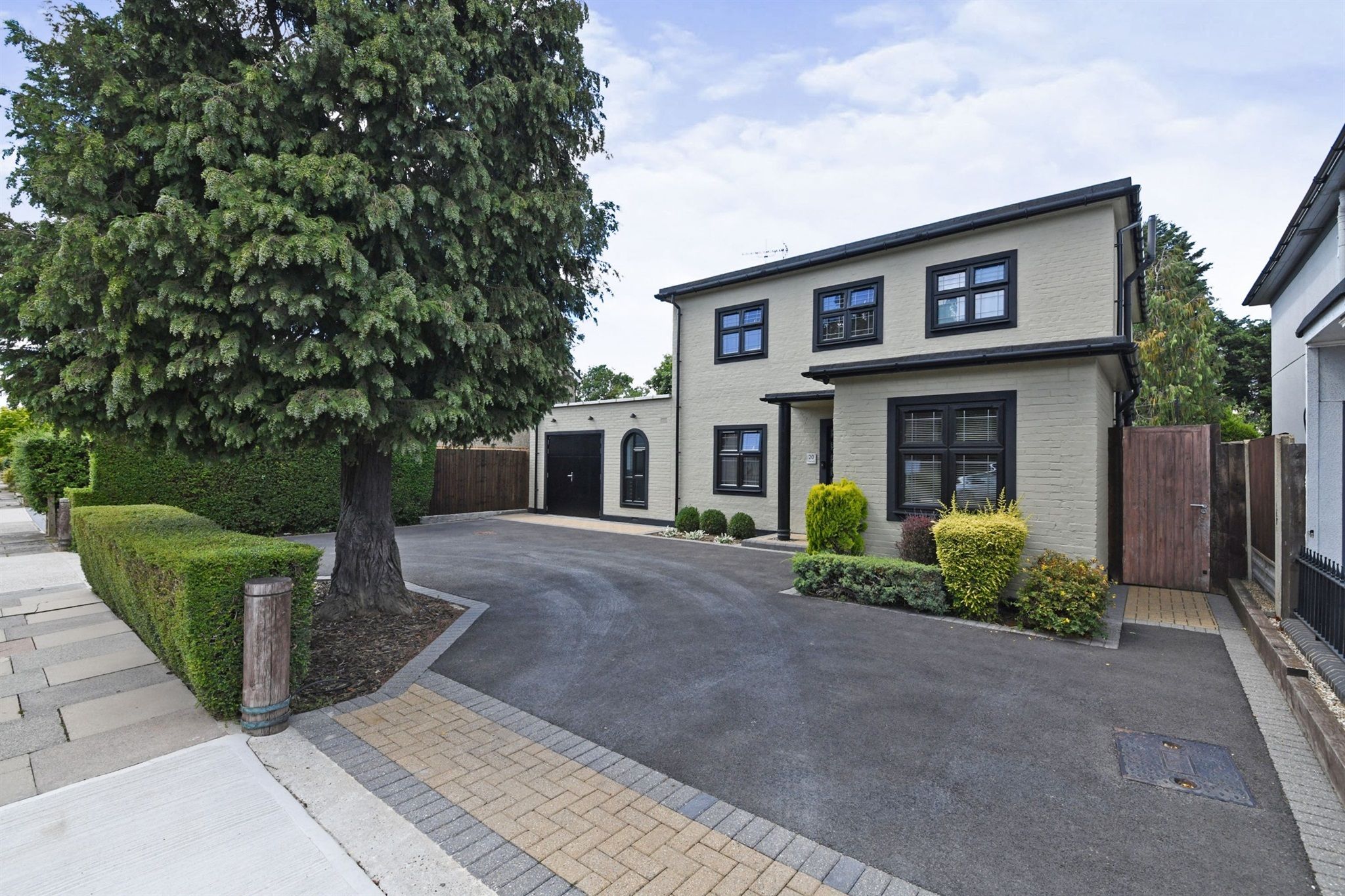 4 bed detached house for sale in Brook Road, Gidea Park, Romford RM2