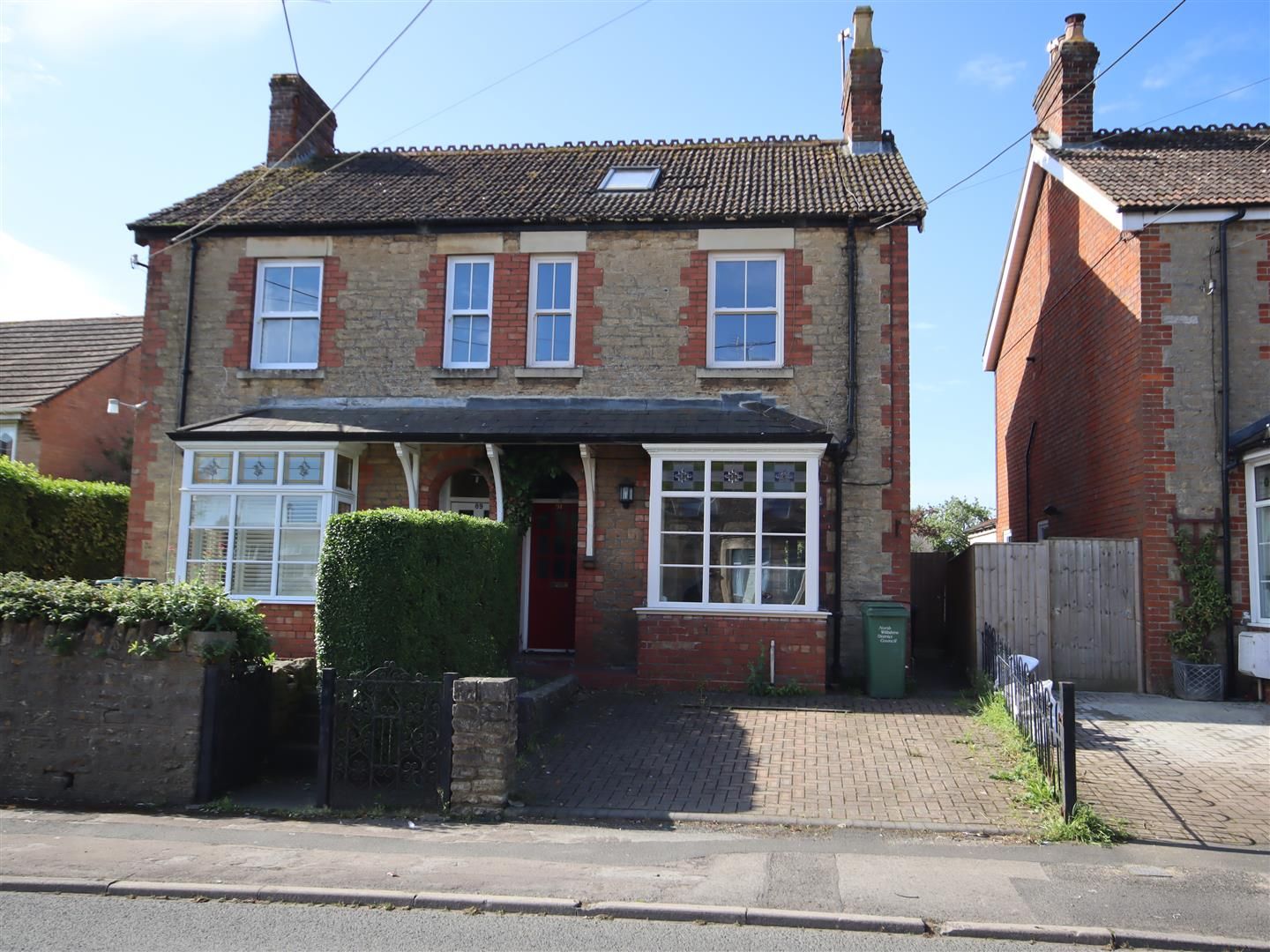 3 bed semidetached house for sale in Sheldon Road, Chippenham SN14