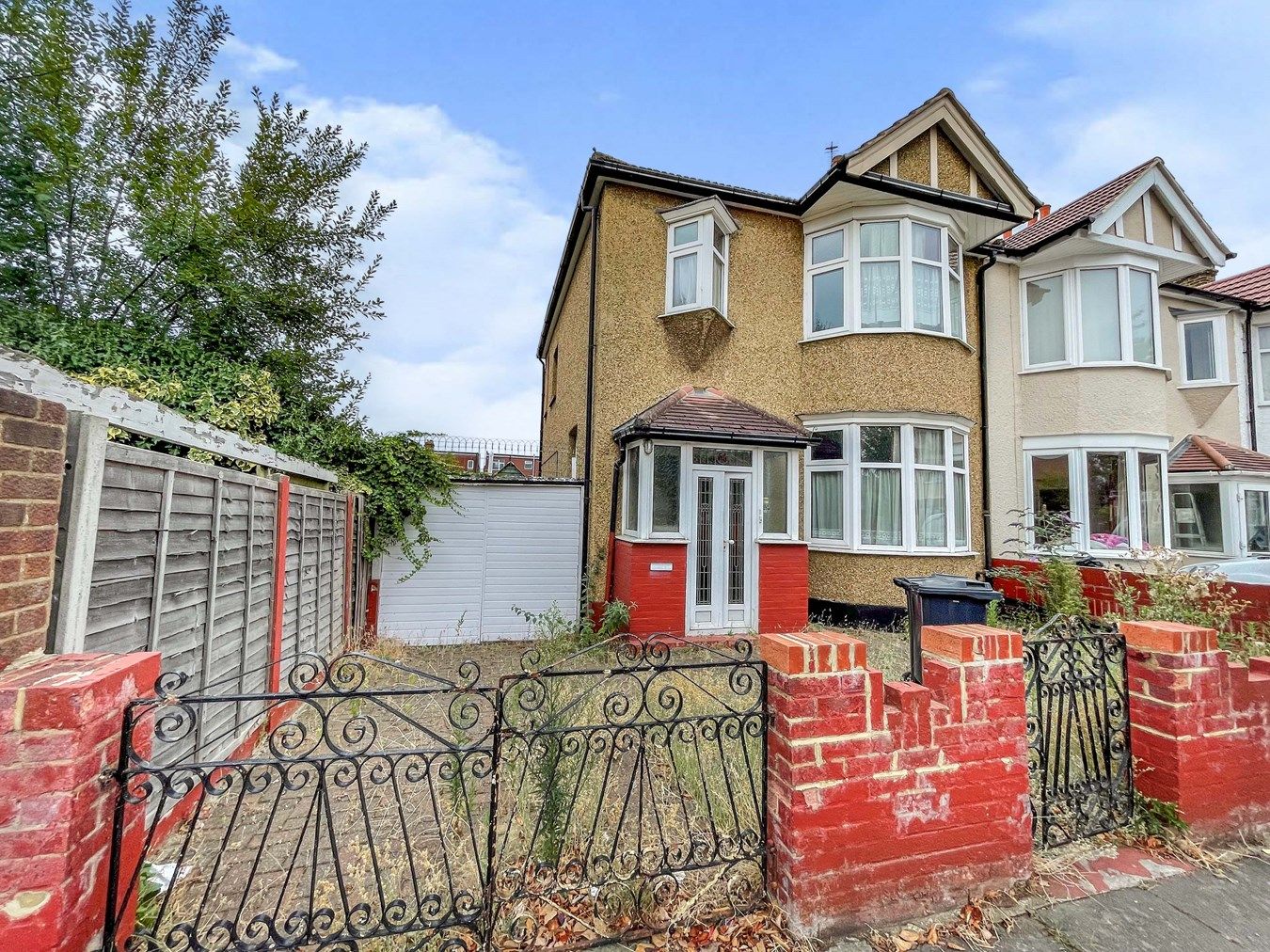 3 bed end terrace house for sale in Newbury Road, Newbury Park IG2 Zoopla
