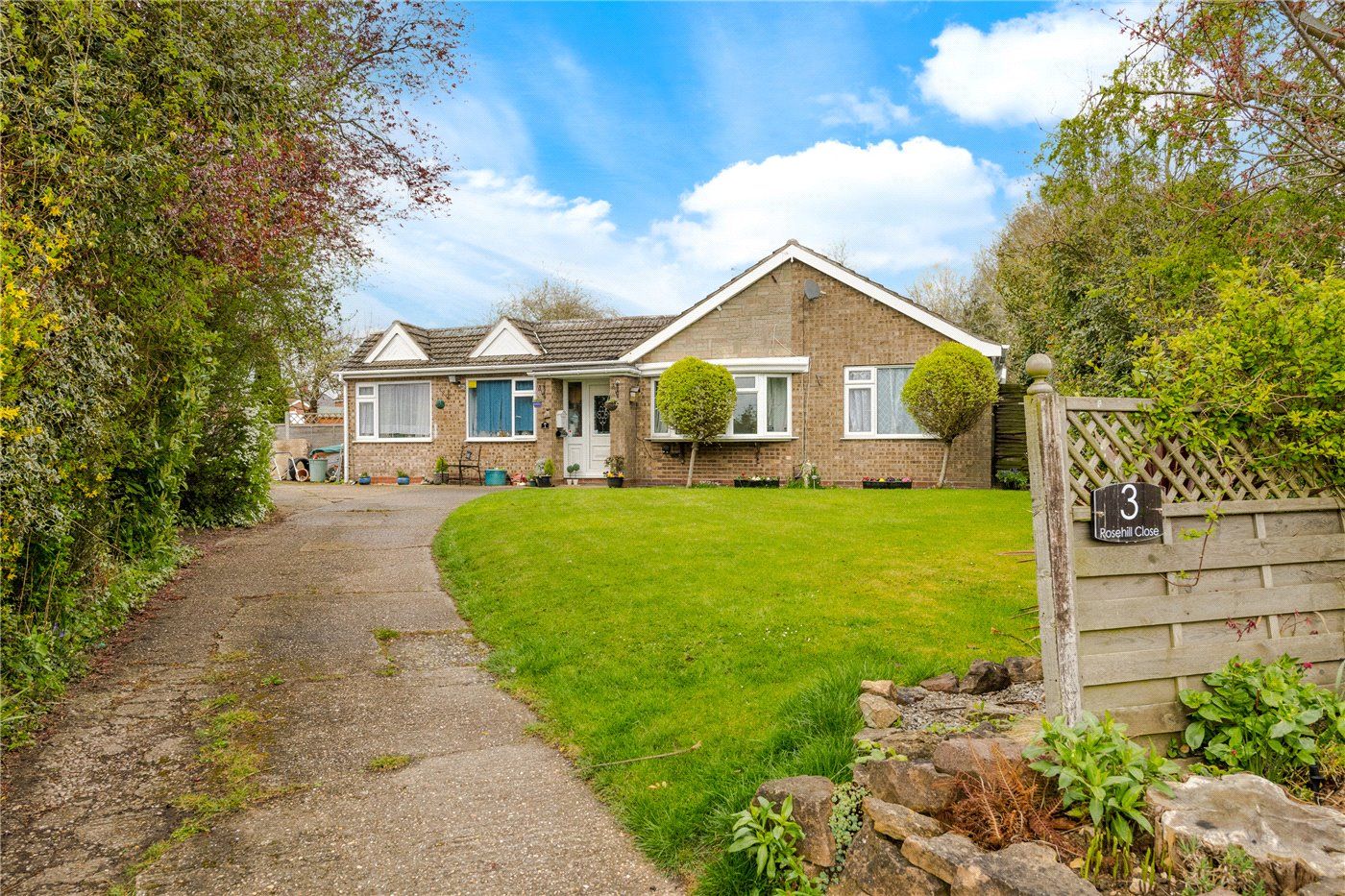 4 bed detached bungalow for sale in Rosehill Close, Saxilby, Lincoln