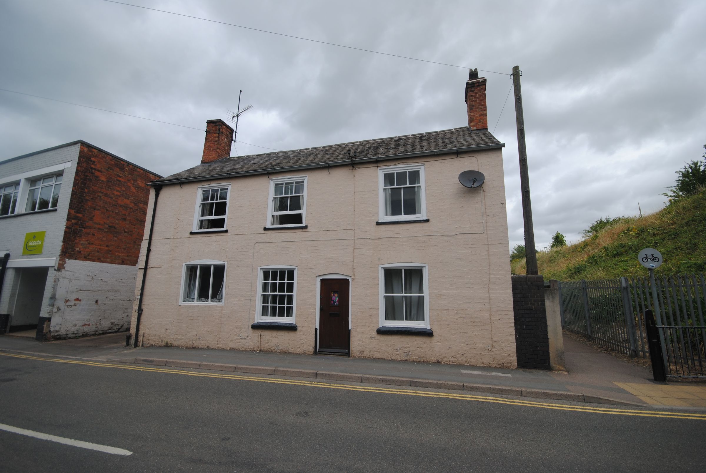 4 bed detached house to rent in Brook Street, Sileby, Leicestershire