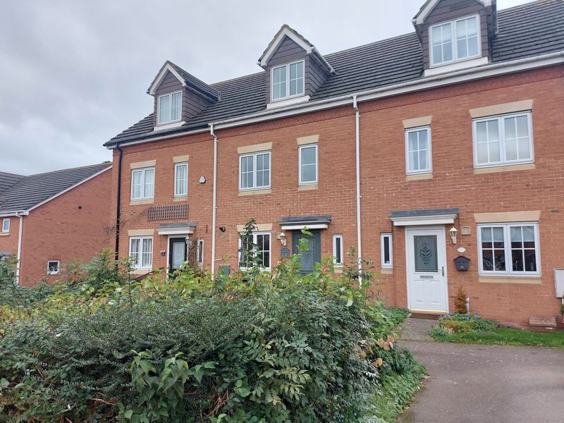 4 bed terraced house to rent in Moat Farm Close, Marston Moretaine