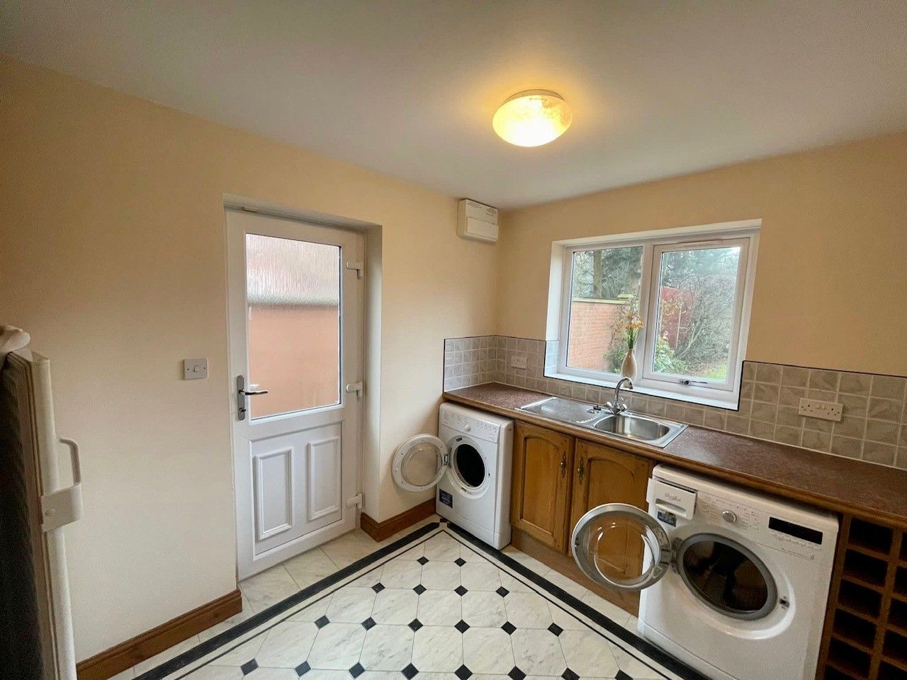 3 bed property to rent in Lavenham Close, Nuneaton CV11 Zoopla