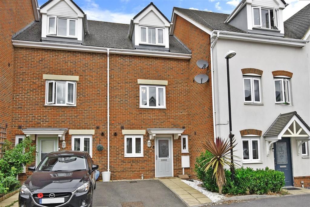 3 bed town house for sale in Ingram Close, Larkfield, Aylesford, Kent ME20 Zoopla