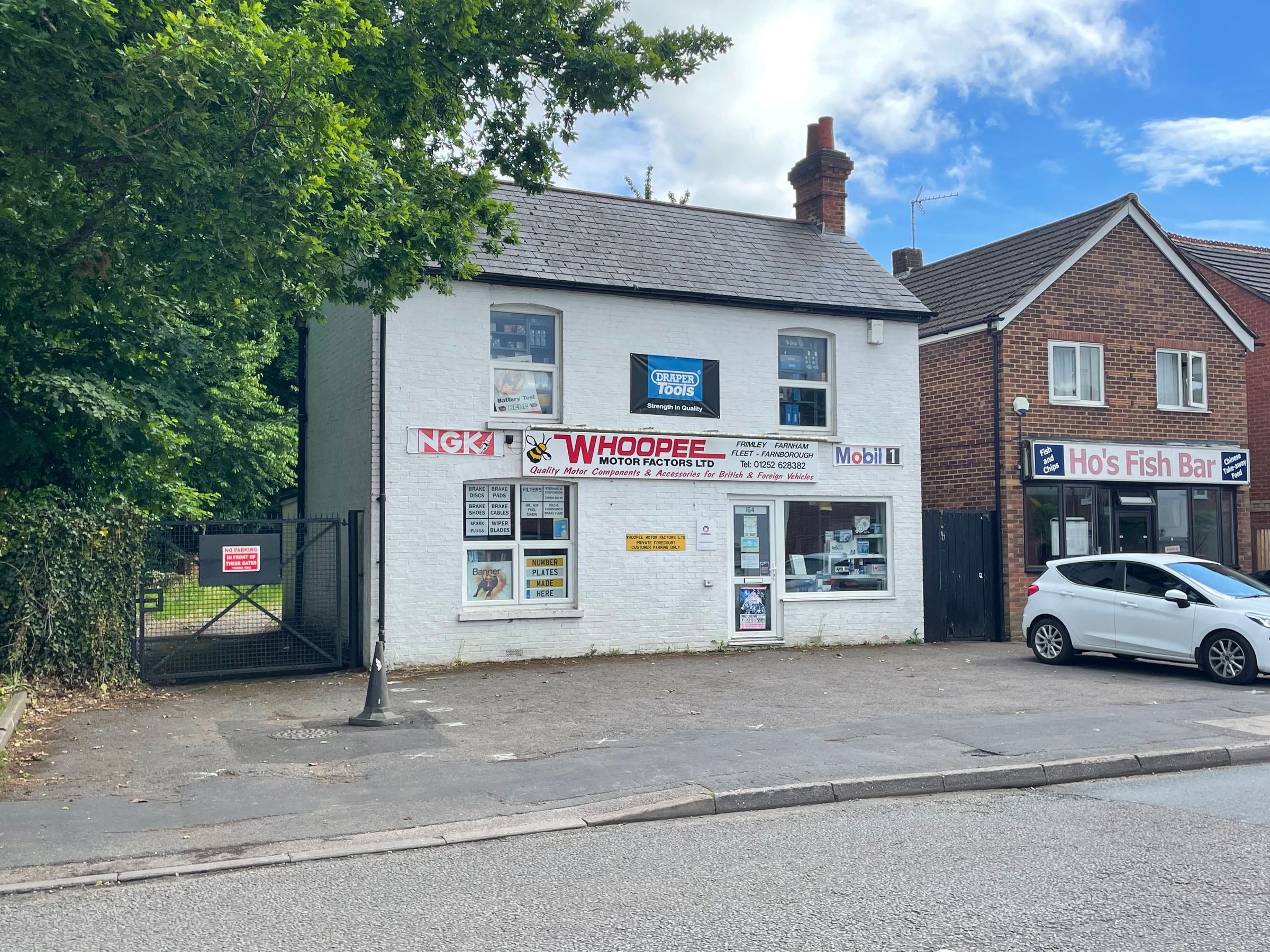 Retail premises to let in 164 Aldershot Road, Church Crookham, Fleet