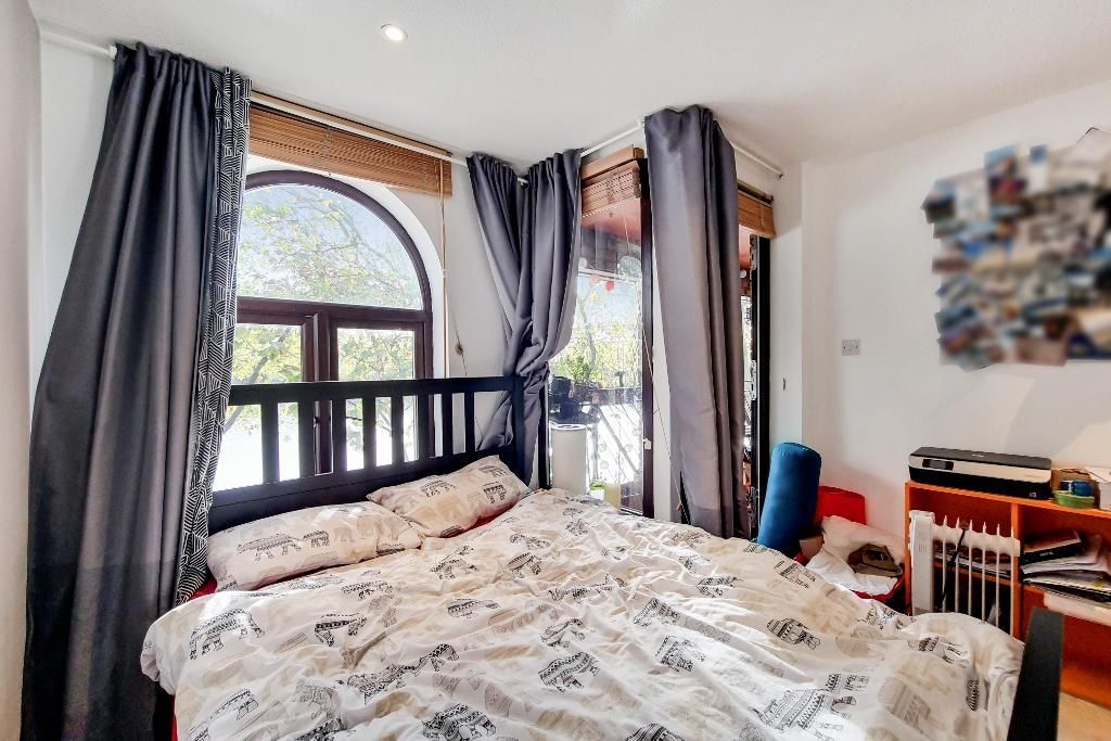 2 bed flat to rent in Brunswick Quay, Surrey Quays, London SE16 Zoopla