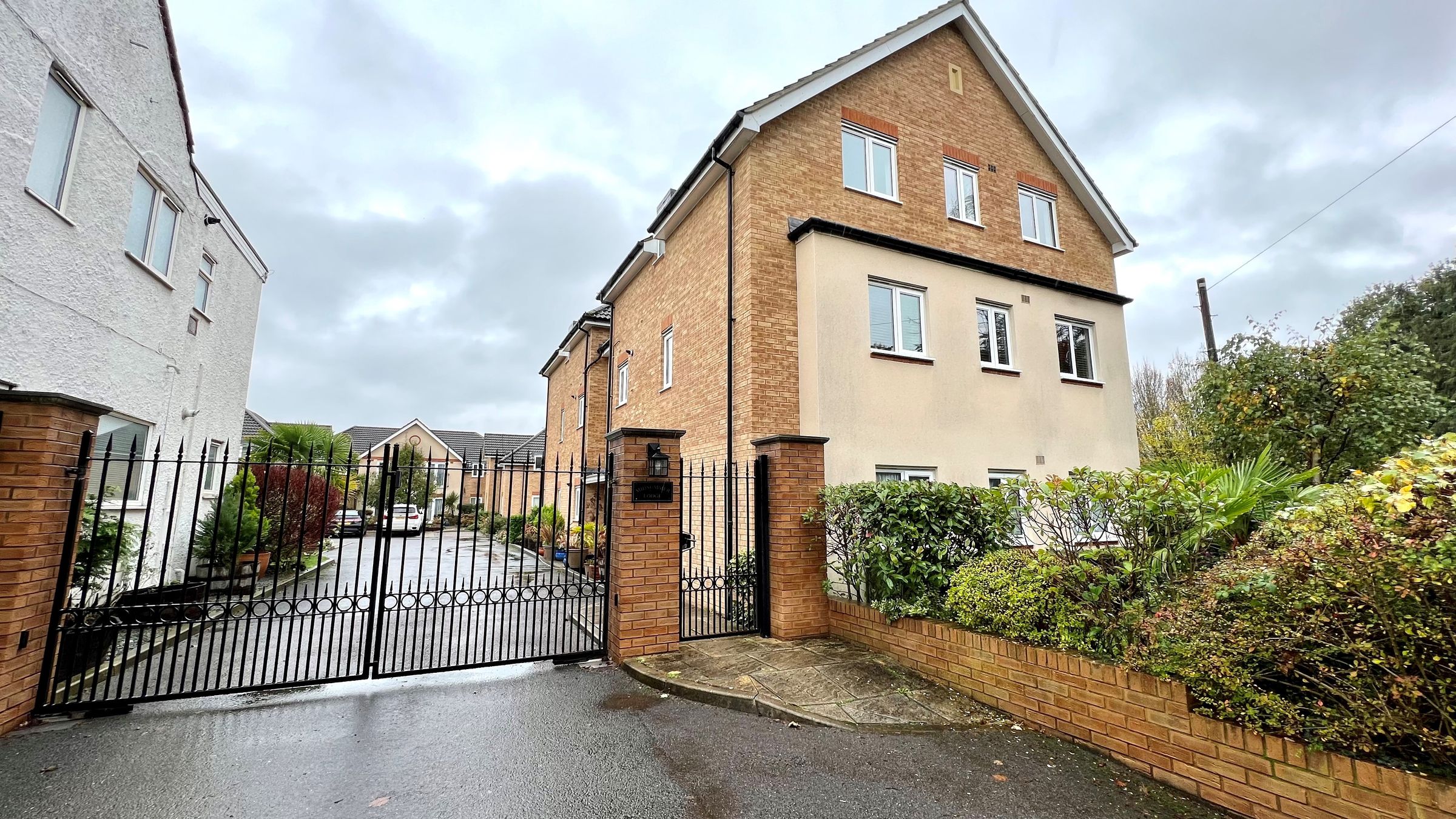 2 bed flat to rent in Sheepcot Lane, Leavesden, Watford WD25 Zoopla