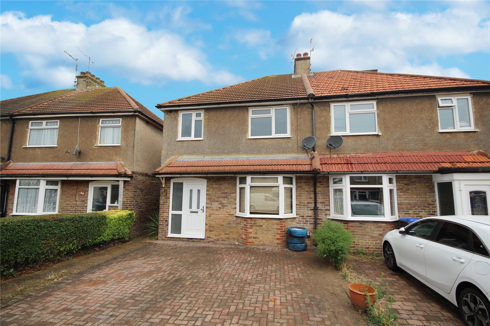3 bed semidetached house to rent in First Avenue, Lancing, West Sussex