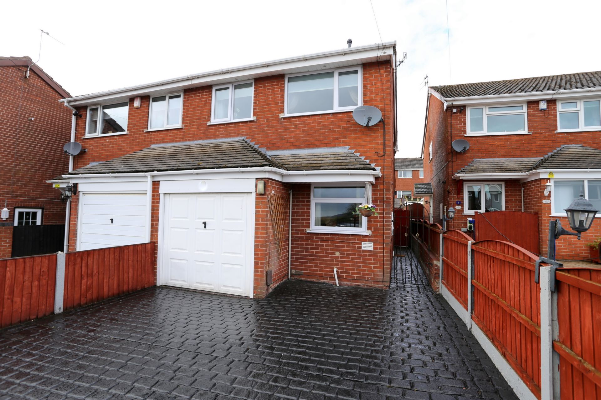 3 bed semidetached house for sale in Lamotte Close, Fenpark ST4 Zoopla