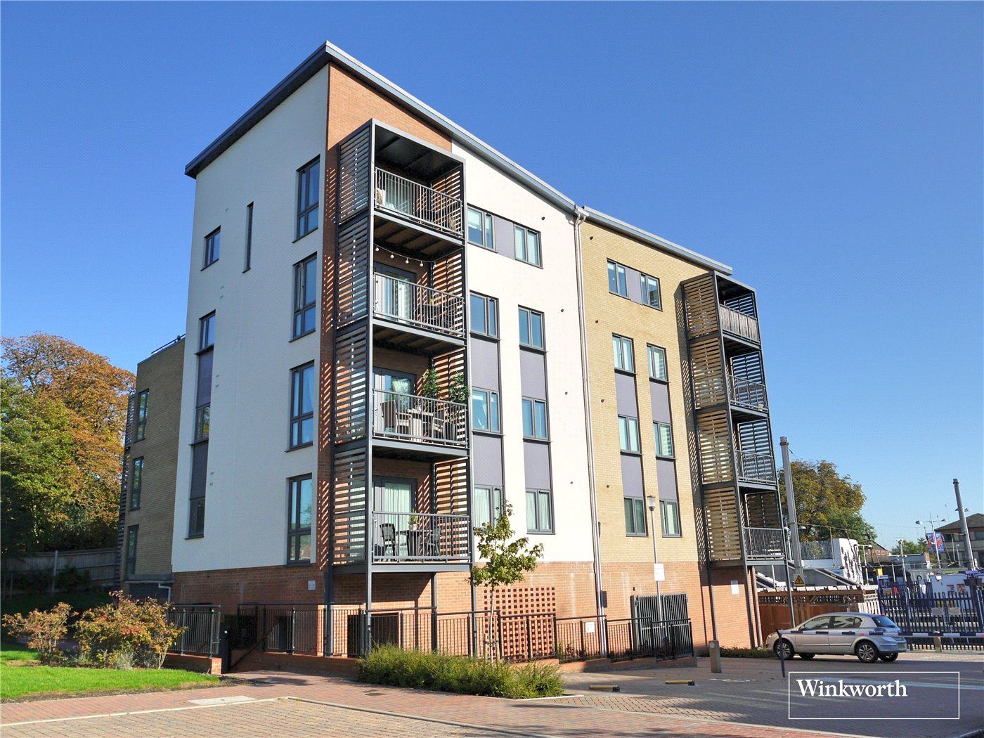 2 bed flat to rent in Owen Court, Grade Close, Elstree, Hertfordshire