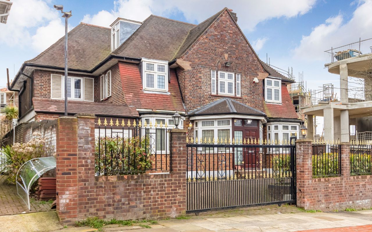 6 Edge Hill Avenue, Finchley, London N3  