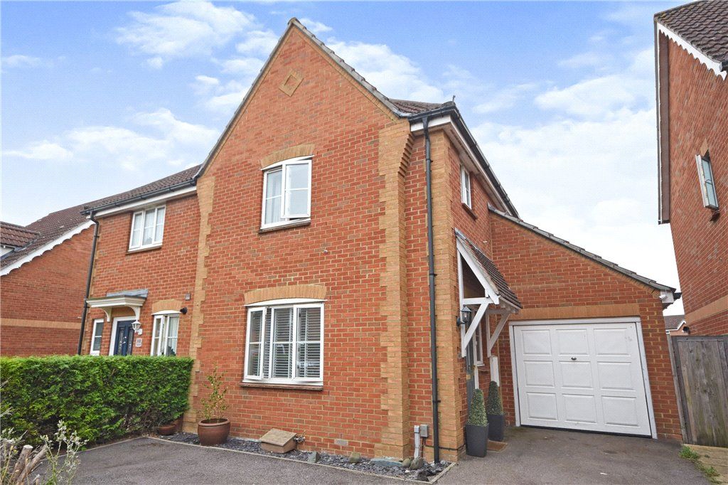 3 bed semidetached house for sale in Chelsea Gardens, Church Langley