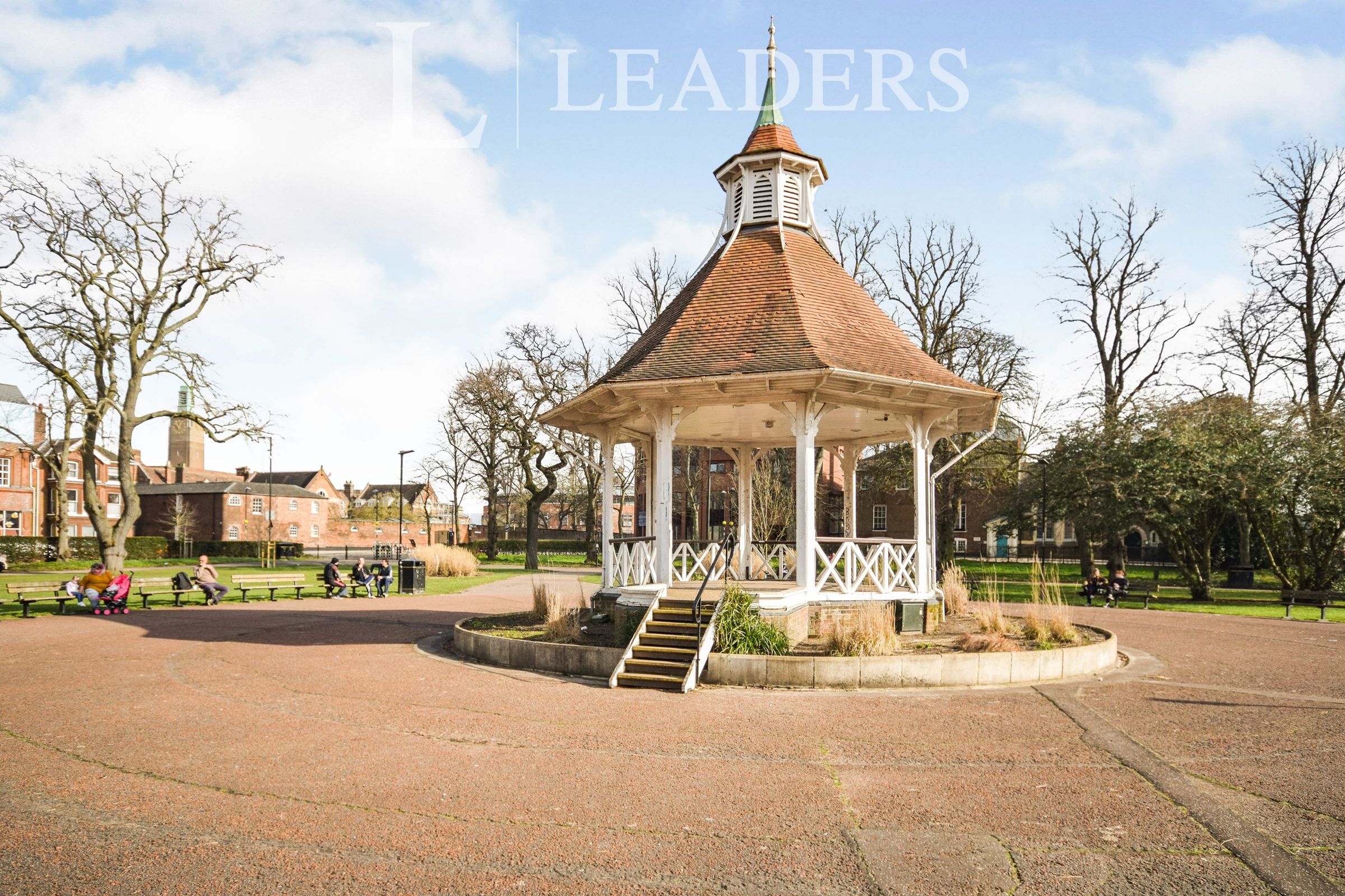 2 bed semidetached house to rent in Exmouth Close, Steepletower