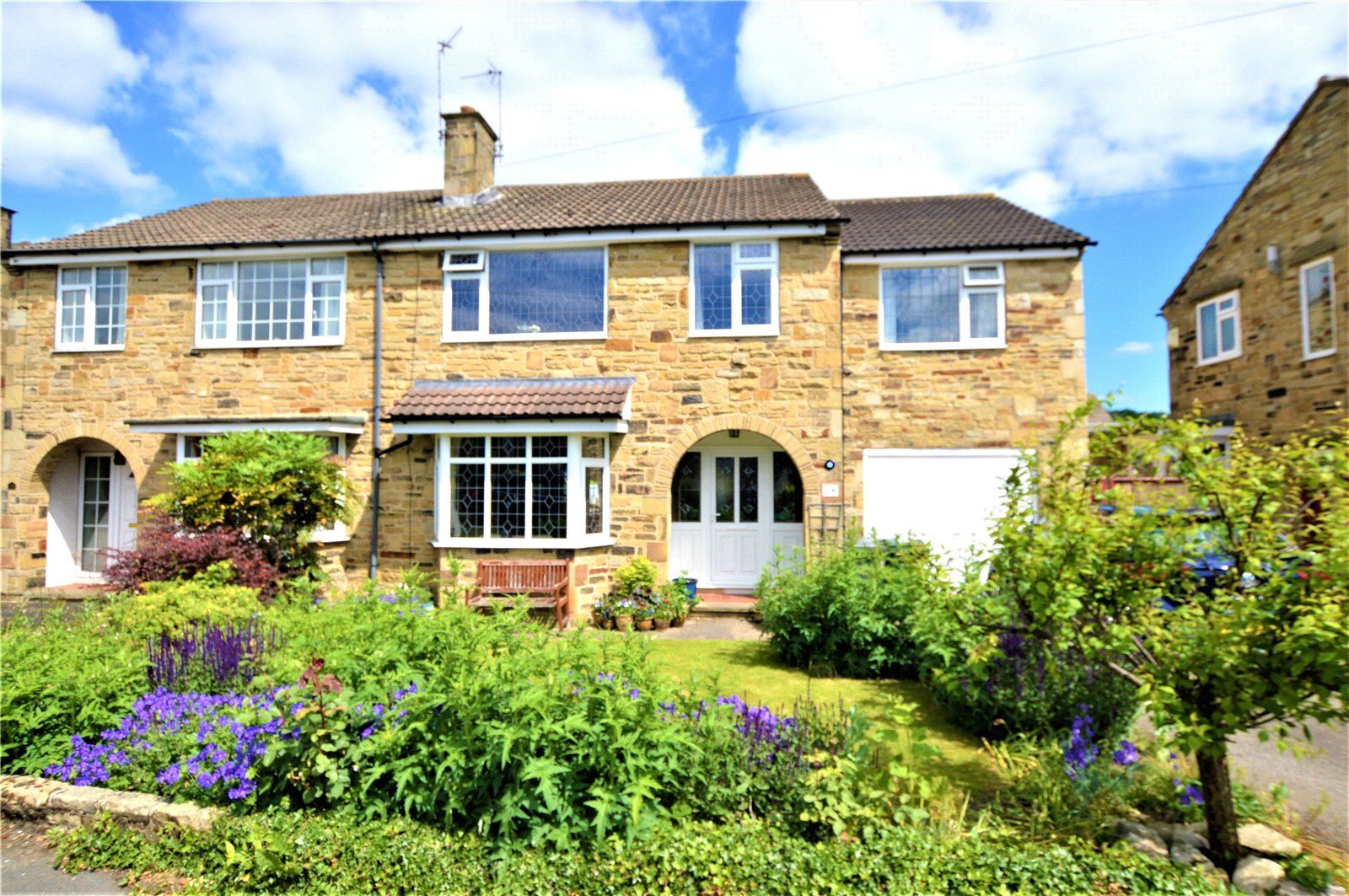 4 bed semidetached house for sale in Church Crescent, Stutton
