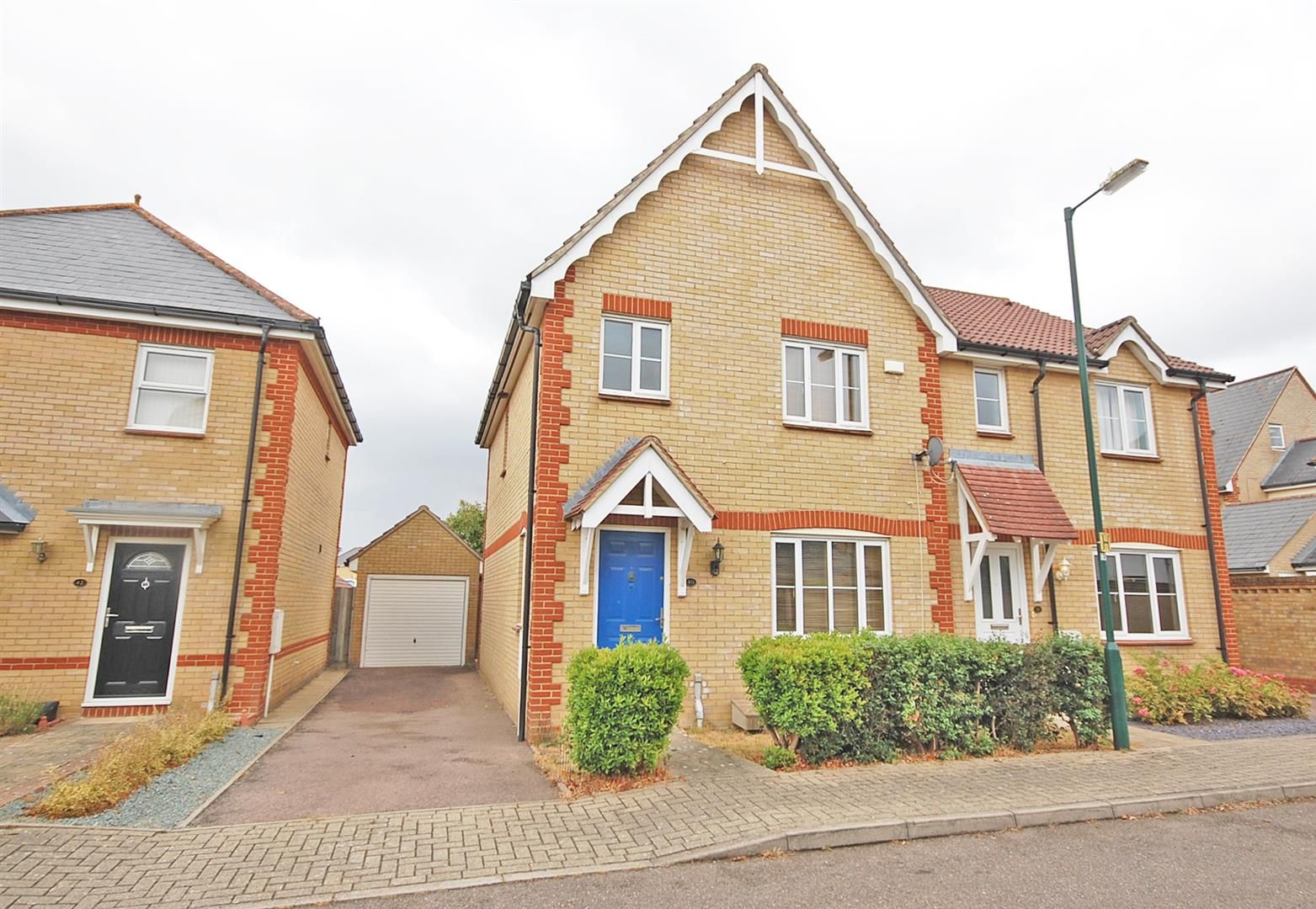 3 bed semidetached house for sale in Chatsworth Avenue, Great Notley