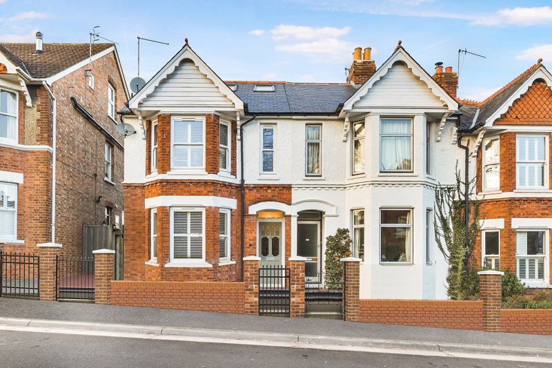 5 bed end terrace house for sale in Somerset Road, Tunbridge Wells TN4