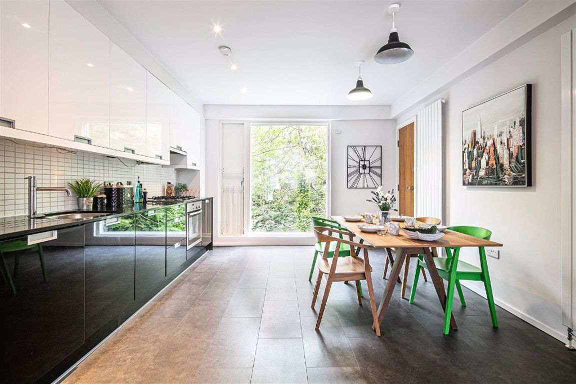 332, Sharrow Point, Sharrow Head S11  