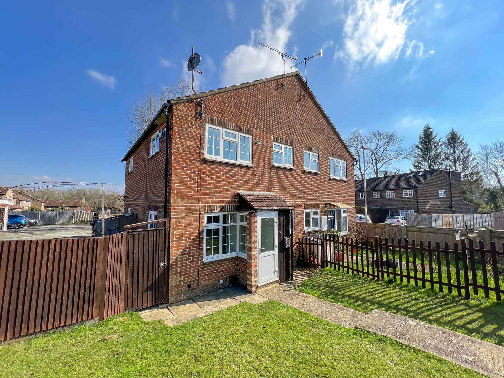 1 bed terraced house to rent in Sycamore Drive, East Grinstead RH19