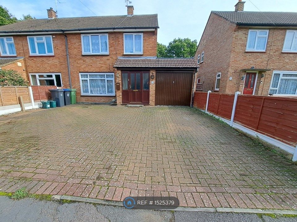 3 bed semidetached house to rent in Thornyhurst Road, Mytchett