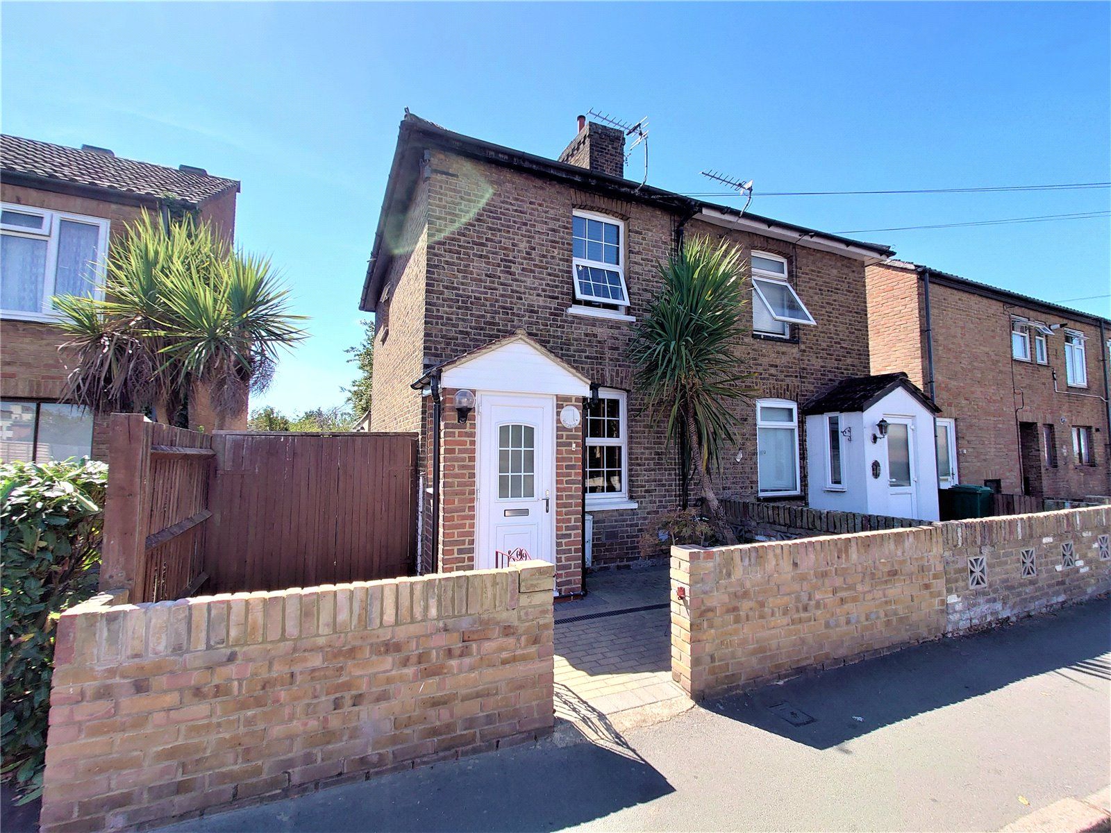 2 bed semidetached house for sale in Wood End Green Road, Hayes