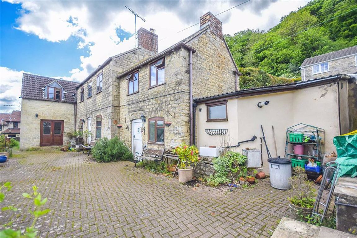 4 bed detached house for sale in Hunger Hill, Dursley GL11 Zoopla