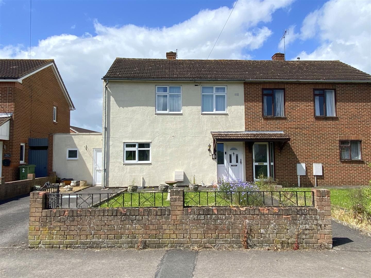 3 bed semidetached house for sale in Northway Lane, Northway