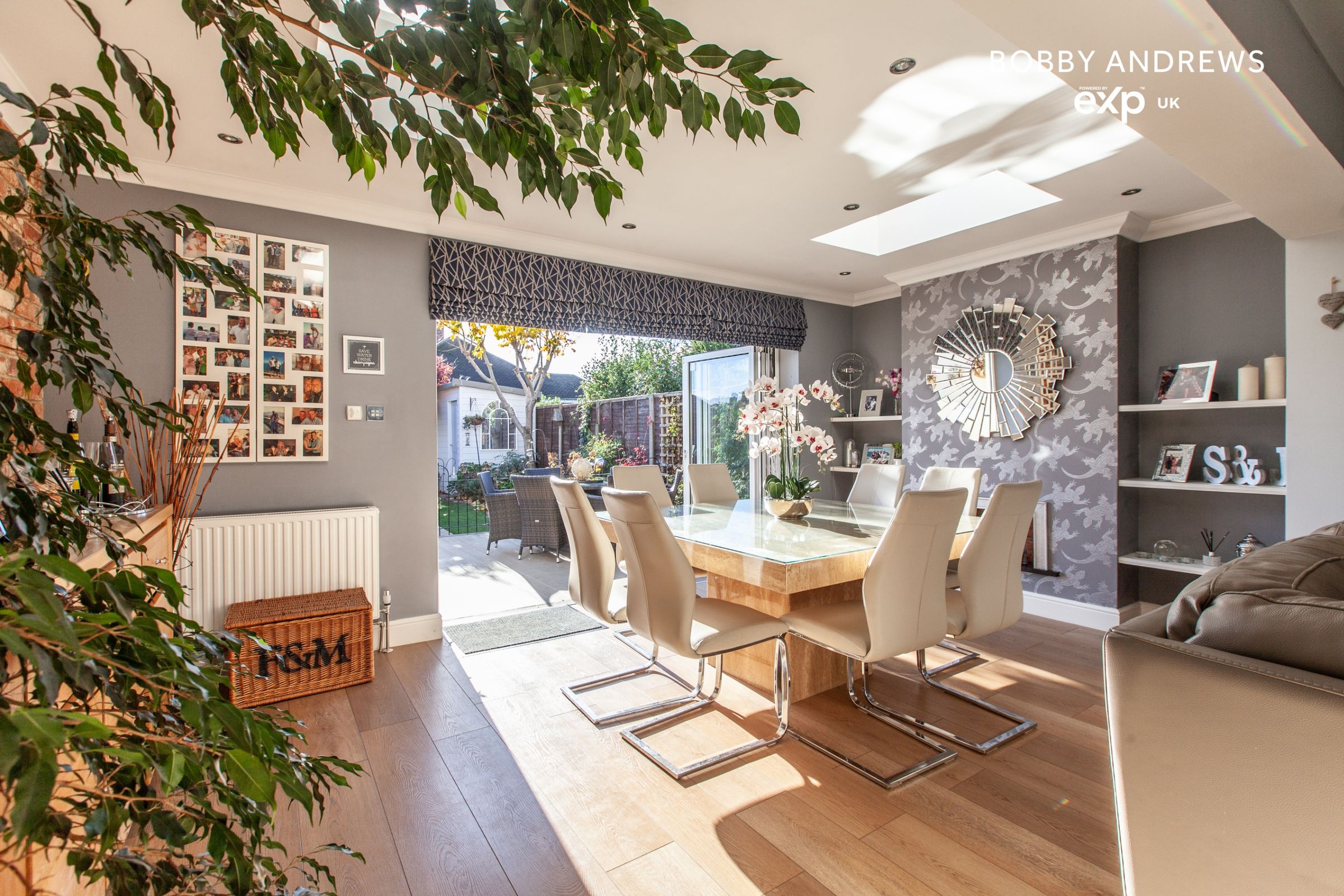 4 bed semidetached bungalow for sale in Longmead Drive, Sidcup DA14