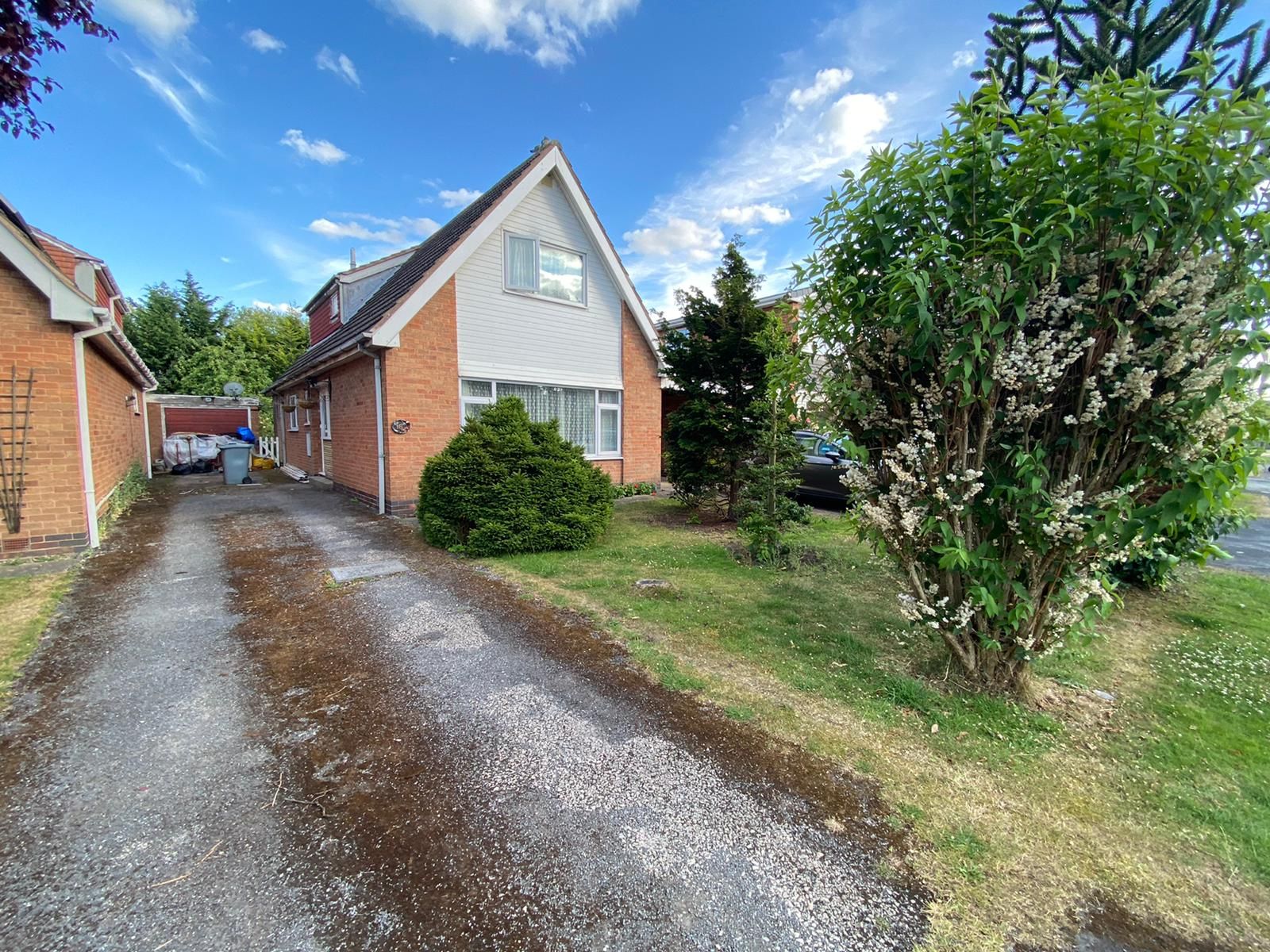 4 bed detached bungalow for sale in The Meadows, Long Bennington