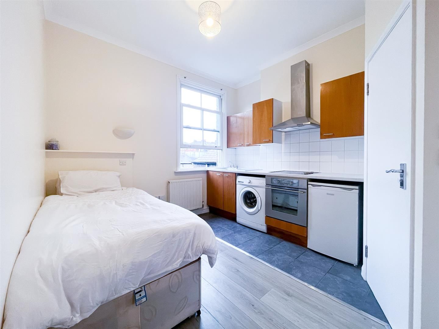 Studio to rent in Battersea Park Road, Battersea SW11 Zoopla