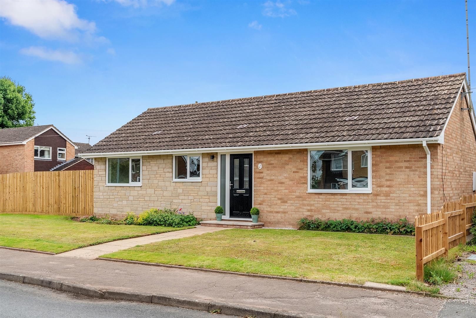 3 bed detached bungalow for sale in Byfords Road, Huntley, Gloucester